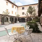 Domus Laetitiae Hotel *