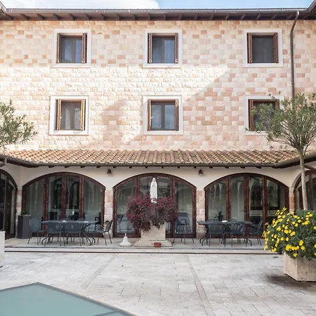 Domus Laetitiae Hotel *