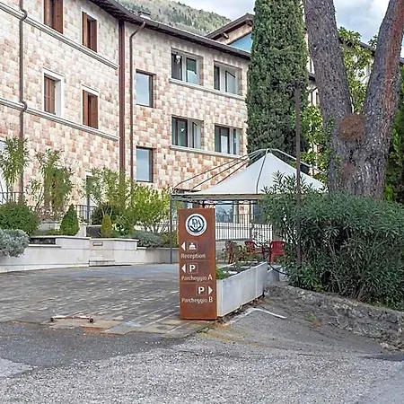 Domus Laetitiae Otel