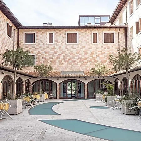 Otel Domus Laetitiae *