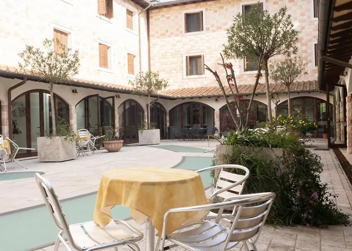 Domus Laetitiae Hotel *