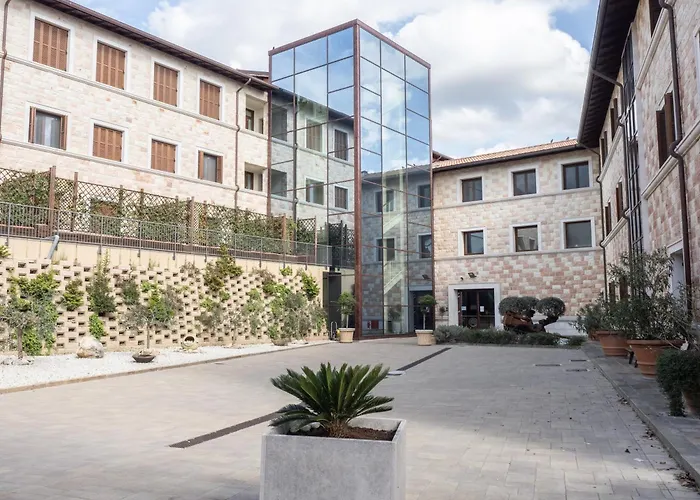 Hotel Domus Laetitiae *